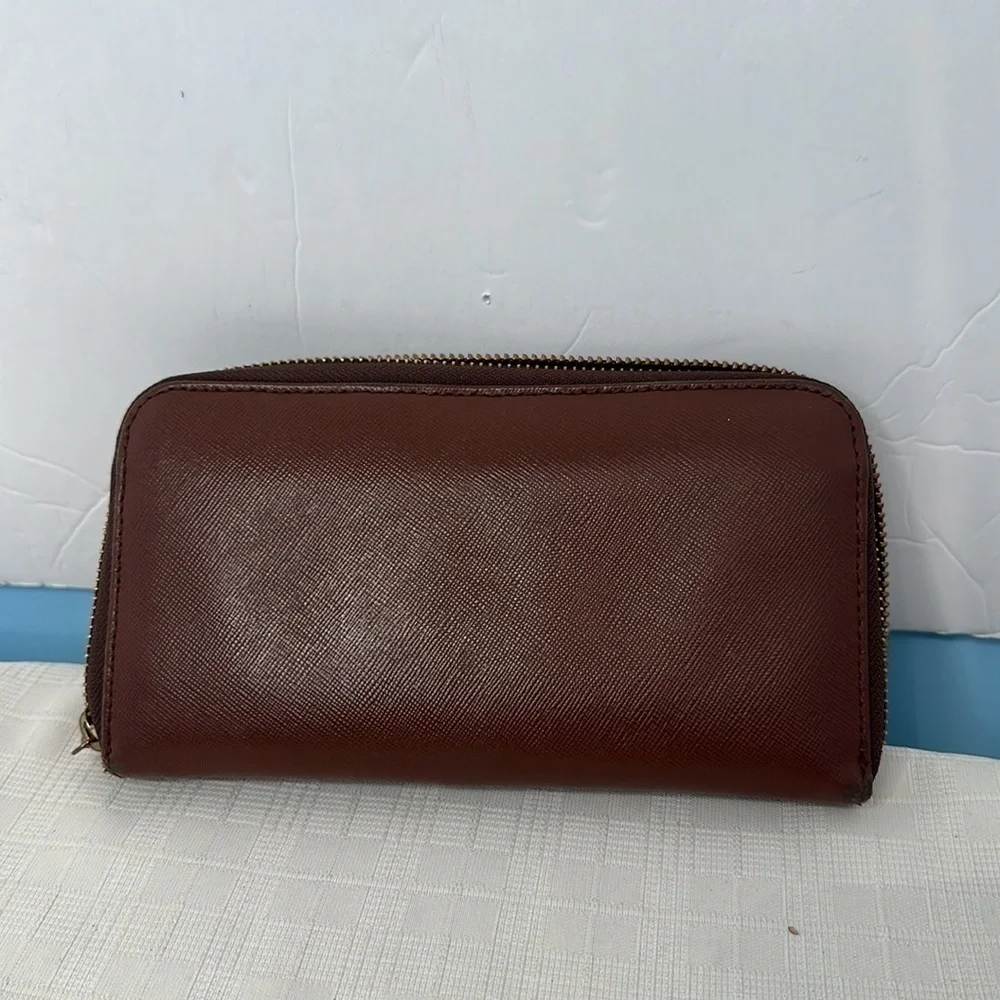 Tory Burch Robinson Zip Continental Wallet in chocolate